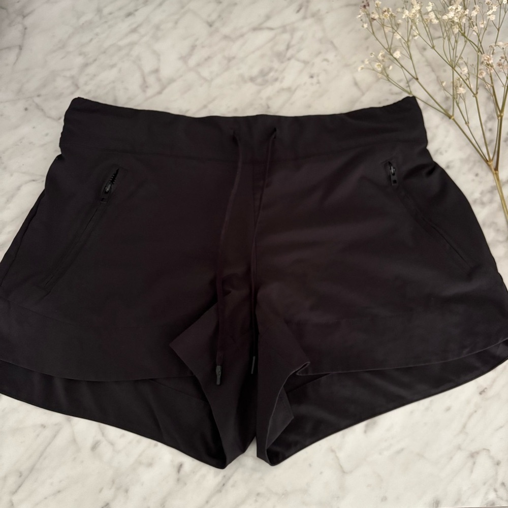 • [Athleta] Black Shorts •